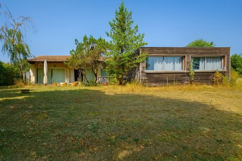 Maison d'architecte 240 m²  Montbron (Charente)