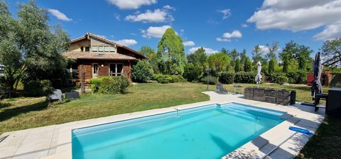 Grande Maison Atypique de Type Chalet avec Piscine, Jacuzzi, proche l'Isle-Jourdain (GERS), 3000m2 de Terrain