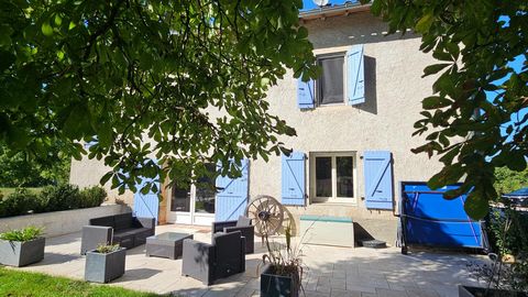 Superbe bâtisse du XIXème siècle 214m2 - 4 chambres - grand garage - piscine