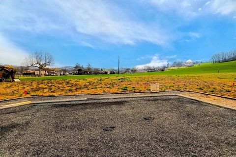 Terrain viabilisé de 632m² à SAINT GAUZENS