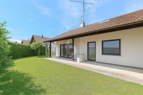 This solidly built house (not detached) in Greifenberg offers enough space for the whole family with 6 rooms. The quiet location and the sunny terrace with garden invite you to relax. The south-west orientation provides plenty of light in the house. ...
