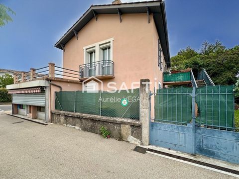 Immeuble avec 2 appartements loués + un local professionnel + un logement à créer