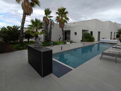 Maison californienne de plein-pied de 196 m²