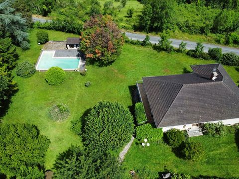 MAISON SUR LES HAUTEURS DE FIGEAC AVEC PISCINE