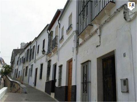 This townhouse is located in the heart of the historical town of Estepa, famous for making traditional christmas sweets. The property sits on a cobbled street and has great views from its private terrace over the surrounding town and countryside. Ins...