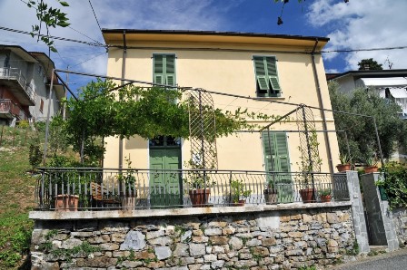 Restored panoramic villa built with stone in Fivizzano, Tuscany. The villa has a stunning view of the hills and mountains. In a small hillside village, with beautiful panoramic views over the valley, this villa is built from local stone that has been...
