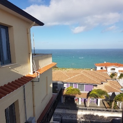 Price: from €70,000 Sea-view apartments Built in the 70’s by a local family, the building has been built to a very good standard using the best of materials that were available at the time. There are no buildings in front over 2 levels, therefore, th...