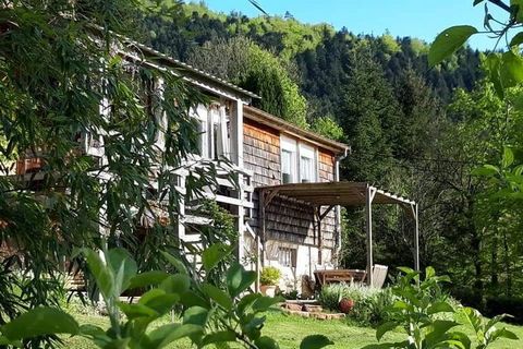This enchanting chalet is located in Raon-l'Étape. It is ideal for a group, it can host up to 10 guests and has 4 bedrooms. An ideal place to relax, this chalet is beautifully decorated in a luxurious and rustic way for you to enjoy the maximum. The ...