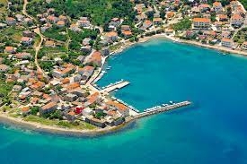 Location: Zadarska županija, Posedarje, Vinjerac. Features: Vlasnički list=1 Udaljenost od mora=200 Tip zemljišta=poljoprivredno Udaljenost od puta (u m)=60 Tip terena=ravan