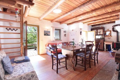 Delightful mountain hut at 1000 meters above sea level, surrounded by woods and meadows, close to three beautiful cities: Feltre, Fiera di Primiero and Castel Tesino, therefore a strategic point for magnificent excursions in the mountains, characteri...