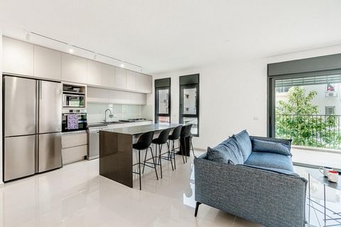 Discover Your Dream Home in Kfar Shalem, Tel Aviv! Stunning new 4-room apartment (96 sqm) for sale in a quiet street of this thriving neighborhood. Close to Menachem Begin Park, Ariel Sharon Park, and Ramat Gan Safari. Modern building, just 3 years o...