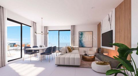 Half Vrijstaande woning te koop in Benalmadena met 3 slaapkamers, 3 badkamers en heeft zwembad (gemeenschappelijk), garage (privé) en tuin (privé). Dimensies: 163.7m² Gebouwd en 19.82m² terras. Deze woning, orientation zuiden, heeft de volgende facil...