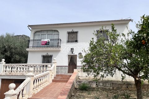 Identificação do imóvel: ZMES506297 We present this fabulous opportunity to acquire a property in a privileged environment such as the village of Mondron, in the municipality of Periana. The house is a fabulous opportunity to invest in a home and ded...