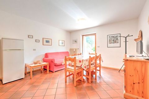 This large chalet is located in Pozza di Fassa and offers close proximity to the ski area. Ideal for a family, it can accommodate 4 guests and has 2 bedrooms. This chalet has a shared garden for you to enjoy and relax to the fullest. Pera di Fassa to...