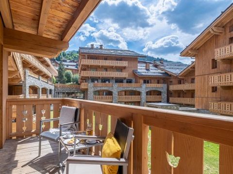 Located in the heart of Méribel Centre, the residence welcomes you in an enchanting setting amidst fir trees. This brand-new residence offers a subtle blend of tradition and modernity. With its 92 apartments full of Savoyard charm and decorated in a ...