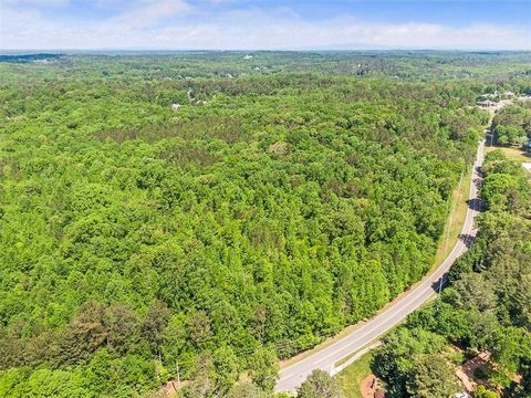 43.3 Acres in prestigious city of Milton/Alpharetta. One of the last tracts of its size in Milton. Wooded acres with spectacular hardwood trees in area of multi million dollar estate homes. Land is gentle rolling. Acreage ascend on Thompson Road. Bui...
