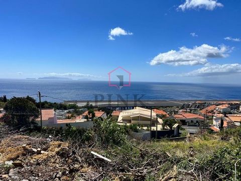 For sale land with sea view for construction, with an area of 780m2 located in the parish of Água de Pena, city of Machico. It is located just 3 minutes by car from the natural beach of Machico, 5 minutes from the international airport of Madeira and...