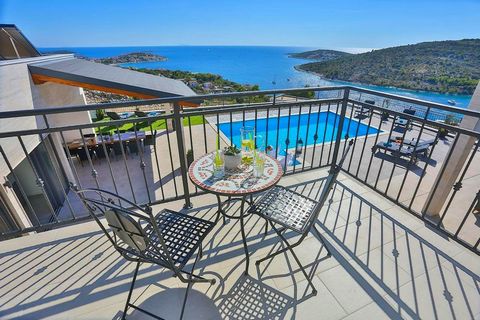 A beautiful villa located in Sevid, 12 km from Rogoznica. Sevid is a tourist resort with numerous villas, holiday homes and apartments, as well as numerous tourist facilities. There is also a sandy cove in the town, a protected archaeological site - ...