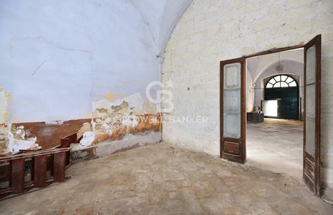 Puglia-Lecce-Novoli In the center of Novoli, adjacent to the main square of the town, we are pleased to offer for sale a two-storey period building, a noble residence of the past, dating back to the late 1800s and early 1900s. The ground floor, measu...