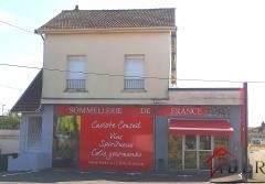 Wine professionals, spirits, food and gift trade come and discover a very nice deal located on a main avenue of CHAUMONT with ease of parking. Business business very well kept since April 1, 2017 and totally renovated. For further information: Thierr...