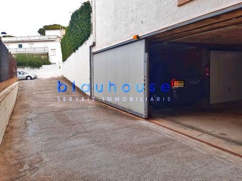 Llançà (Costa Brava) - Garage très accessible avec une grande entrée. Idéal si vous habitez dans la région et que vous ne voulez pas vous soucier de ne pas savoir où vous garer ou si vous voulez offrir une protection supplémentaire à votre véhicule. ...