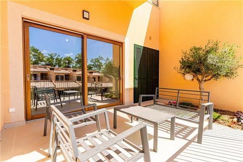 Brand new. Townhouse with communal pool, 150m2 approx., spacious living room with integrated fitted kitchen with island, pre-installation of fireplace and jacuzzi, 3 double bedrooms, wardrobes, 3 bathrooms (1 en suite), porcelain stoneware floors, do...