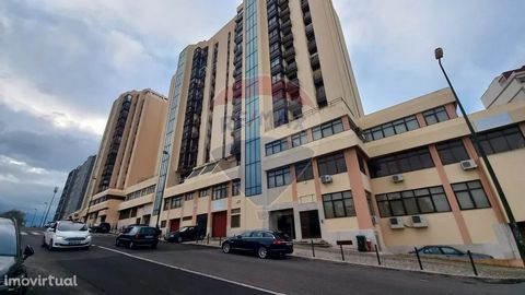 BELÉM STEAL HELEN KELLER AVENUE   Large office space on 3 floors, with a total of 2400 m2 and 19 parking spaces. Located on Av. Helen Keller, one of the main thoroughfares of the Restelo. Building: Former premises of the Administrative and Fiscal Cou...