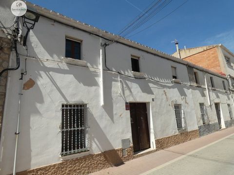 House in Bellvei, 263.00 m. of surface, 6 double bedrooms, 3 bathrooms, semi-renovated property, equipped kitchen, wooden interior carpentry, southeast facing, stoneware, aluminum exterior carpentry. Extras: water, heating, fireplace, bedroom. games,...