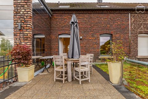 You are looking for a stylish and cosy home for your stay in the Krefeld-Düsseldorf area, but you don't want to miss comfort, privacy and space? Then you have found your travel home! Our house is located in the velvet and silk city of Krefeld and has...