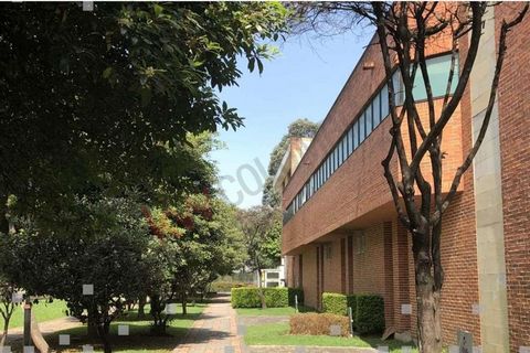 I sell warehouse for large businesses located in Fontibón, in the third port with the largest cargo flow in the country and very close to El Dorado International Airport. Three levels, on the first level production plant, offices, loading dock and ba...