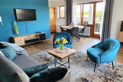 The fully furnished 2 room flat is (2020) equipped with elegant furniture and textiles, as well as beautiful lighting. Here you can really relax. In the large living-dining room with open kitchen, sofa and reading chair invite you to relax (sofa bed ...