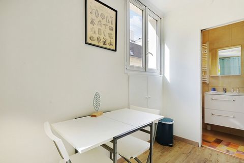 It is a nice studio located on the 3rd and last floor without a lift of a small building at the back of the courtyard: A living room with a sofa bed and dining table A fully equipped kitchen (fridge, induction cooker, toaster, coffee machine, kettle,...