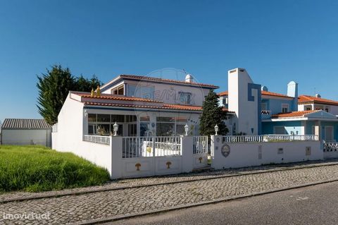 Come and get to know up close the elegance, comfort and refinement that this magnificent 4 bedroom villa, located in Gaeiras-Óbidos, has to offer. Endowed with picturesque notes, inviting spaces for leisure and relaxation, this villa is equipped with...