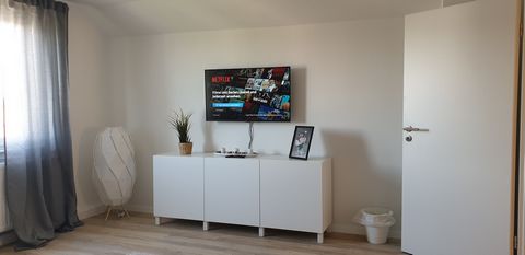A spacious and bright apartment with 45 sqm on the 2nd floor is waiting for you in Kaiserslautern. The apartment was recently renovated. From the living room you enter the open entrance area and from there you can enter the kitchen or bathroom. The f...