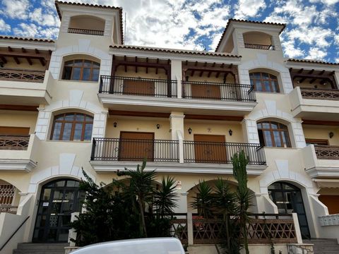 Appartement très spacieux et lumineux à vendre dans le charmant village de pêcheurs de Villaricos, quartier de Cuevas del Almanzora (Almería). Il est situé à quelques mètres du port La Esperanza, de la promenade, des bars et des restaurants. Il a une...
