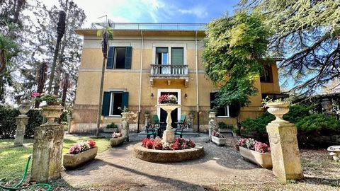 Mignanelli Real Estate is pleased to exclusively offer a historic property located in the heart of Manziana. The villa was built by a noble Roman family, located on Corso Vittorio Emanuele, a stone's throw from the historic center and all primary ser...