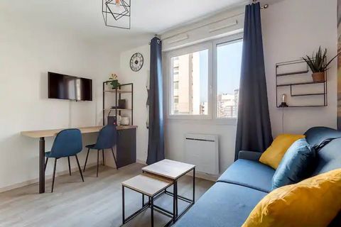 Nestled on the 3rd floor with lift, you will be seduced by the charm of this MODERN studio apartment. Located in the centre of LYON, 120 metres from the GARIBALDI METRO station. Bus and metro services nearby, 9 min by METRO from Gare Part dieu. 7 min...