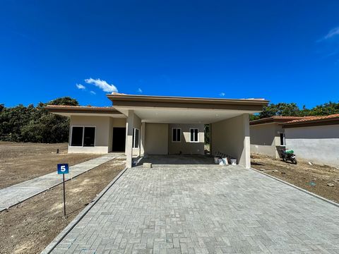 Property Overview:  - Bedrooms: 3 - Bathrooms: 3 - Garage: 2 - Year of Construction: In progress - Property Type: Residence - Condition: Brand New Location: Situated in the prestigious Coco Bay community, this property is ideally located close to the...