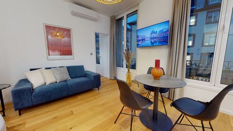 In the heart of the Grande Ile of Strasbourg, the apartment GUTENBERG 4 is located in a building built in 1768, located 12 Rue de la Mésange, at the corner with the place des étudiants. It welcomes you in a warm and comfortable environment, completel...