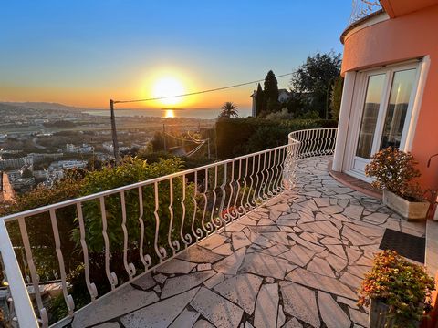 Villa (ideal for up to 7 persons) stylishly furnished rented by private person on the French Riviera with sea/Alpine views (10 driving minutes to the beach, 15 driving minutes to Cannes). Key Facts: • Top connections to many cities of the French Rivi...