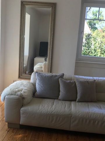 Your stylishly furnished 3-room apartment is located in one of the top locations in Darmstadt. The apartment is flooded with light and impresses with its appealing architecture and the exclusive overall impression. Please note the room layout (open l...