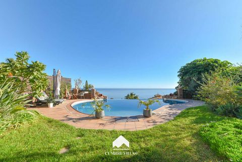 Luxurious property located in Monte de los Almendros, Salobreña, on a plot of 810 m2, distributed on three levels. The upper floor offers a garage for two vehicles and a separate guest suite. On the middle level of the villa, there are 3 bedrooms wit...