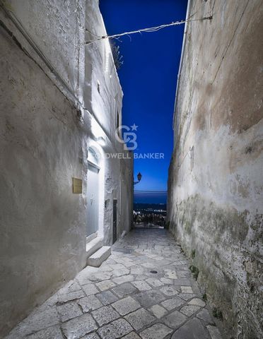 PUGLIA - OSTUNI EIGHTEENTH-CENTURY DETACHED HOUSE - STAR Vaults - PANORAMIC VIEW Coldwell Banker offers for sale, in Ostuni, an elegant independent eighteenth-century house, with star vaults and a panoramic terrace, ideal for those who want a residen...
