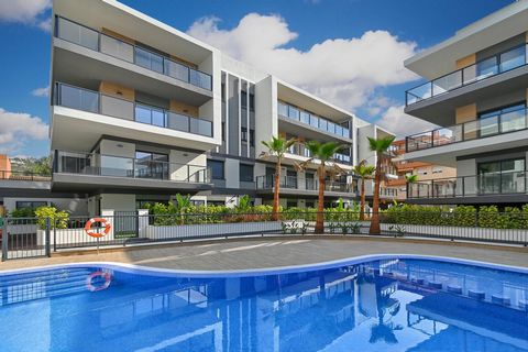 Appartement moderne et confortable à Javea, Costa Blanca, Espagne avec piscine communale pour 6 personnes. L'appartement est situé dans une région urbaine, près de restaurants et bars, de magasins et de supermarchés et à 2 km de la plage de La Grava,...