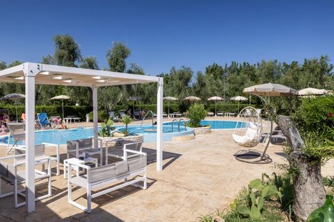 In our residence you'll spend your days resting and relaxing. Live a carefree holiday, relaxing in the garden of the residence or in the large solarium of the swimming pool complex with Jacuzzi. Wrapped in the natural atmosphere of the Gargano Nation...