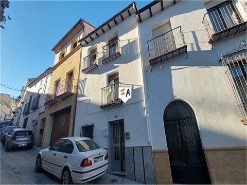 This spacious 291m2 build, 5 bedroom townhouse is situated in the historical city of Alcala la Real in the south of Jaen province in Andalucia, Spain. With on road parking right outside you enter the property into a tiled hallway and a good size loun...