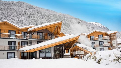 The famous mountain resort of Chamonix in the heart of the North Savoie region lies at the foot of the highest European peak, the Mont Blanc reaches 4810m altitude. The Odalys Prestige Residence Isatis is ideally located in the heart of the residenti...