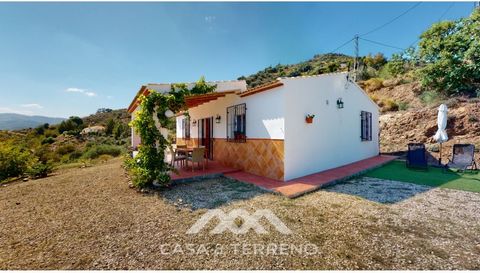 If it s your dream to be able to sit outside in the morning on a covered terrace with a hot cup of coffee, admiring Axarquía s picturesque countryside, then we have the perfect property for you. This charming 96 m2 Cortijo is nestled in the rolling h...