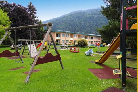 Jewel for families: Beautiful, very lovingly run family paradise with outdoor pool (solar-heated), relaxation area, sauna and modern apartments, just a few minutes' walk from Lake Millstatt (600 m above sea level). The huge, park-like holiday area (8...