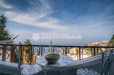 Senj, beautiful apartment villa with a total area of 500m2 on a plot of 521m2, completely renovated in 2018 with a beautiful view, is located in a quiet street, only 100 m from the sea. It is divided into three floors, ground floor and two floors. Th...